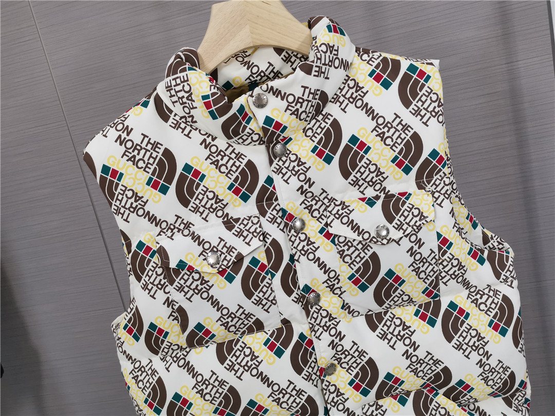 GUCCI White Logo-Print Hooded Padded Vest — detail